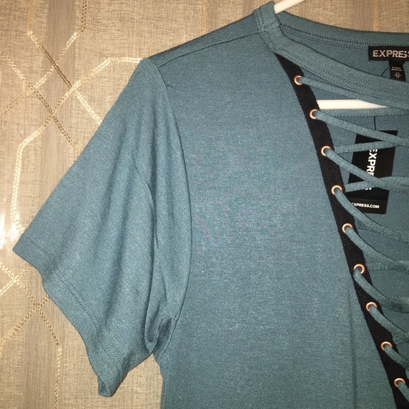 NWT {EXPRESS} Lace-Up Front Girlfriend Tee - Picture 4 of 8